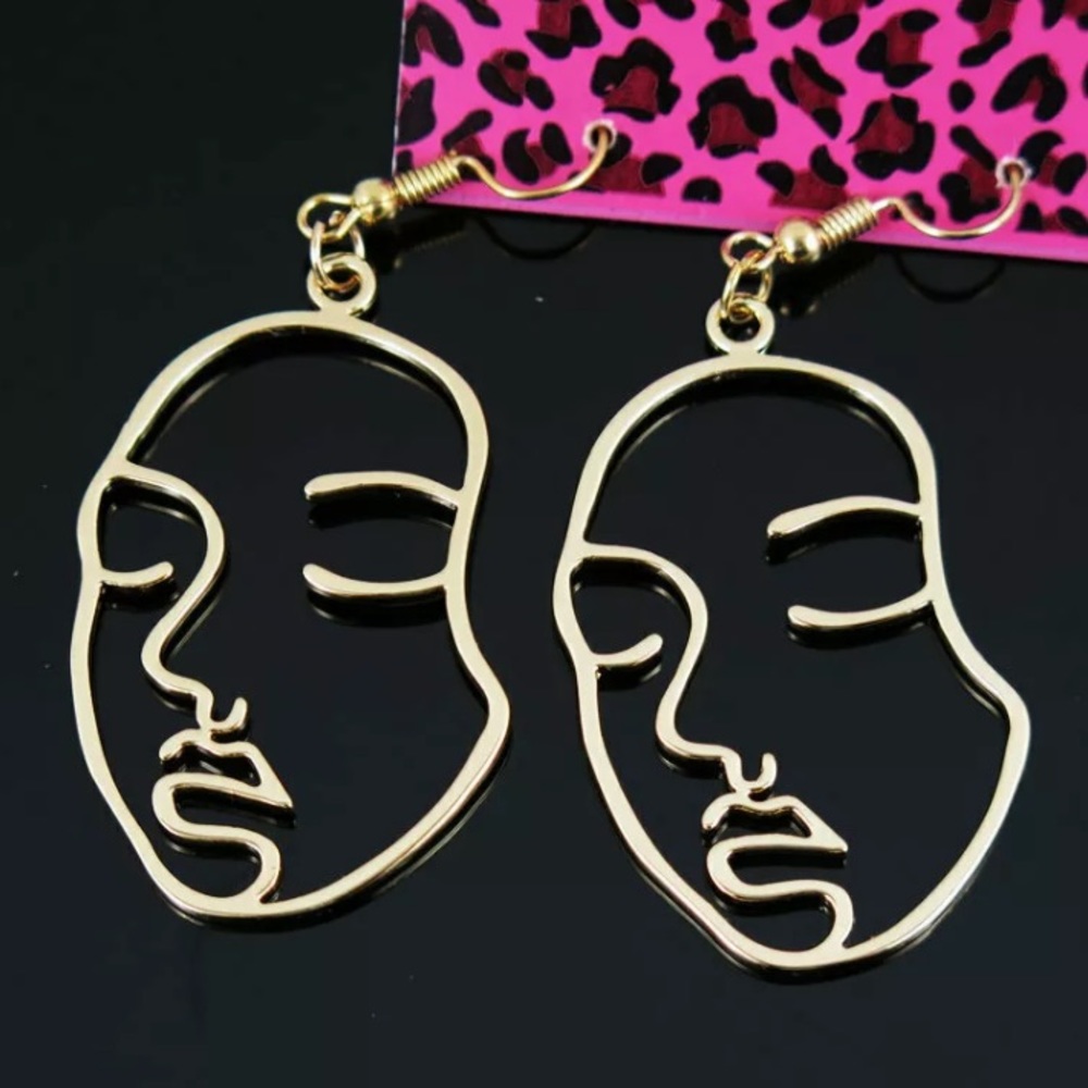 🎉 NWT Betsey Johnson Abstract Gold Plated Earrings